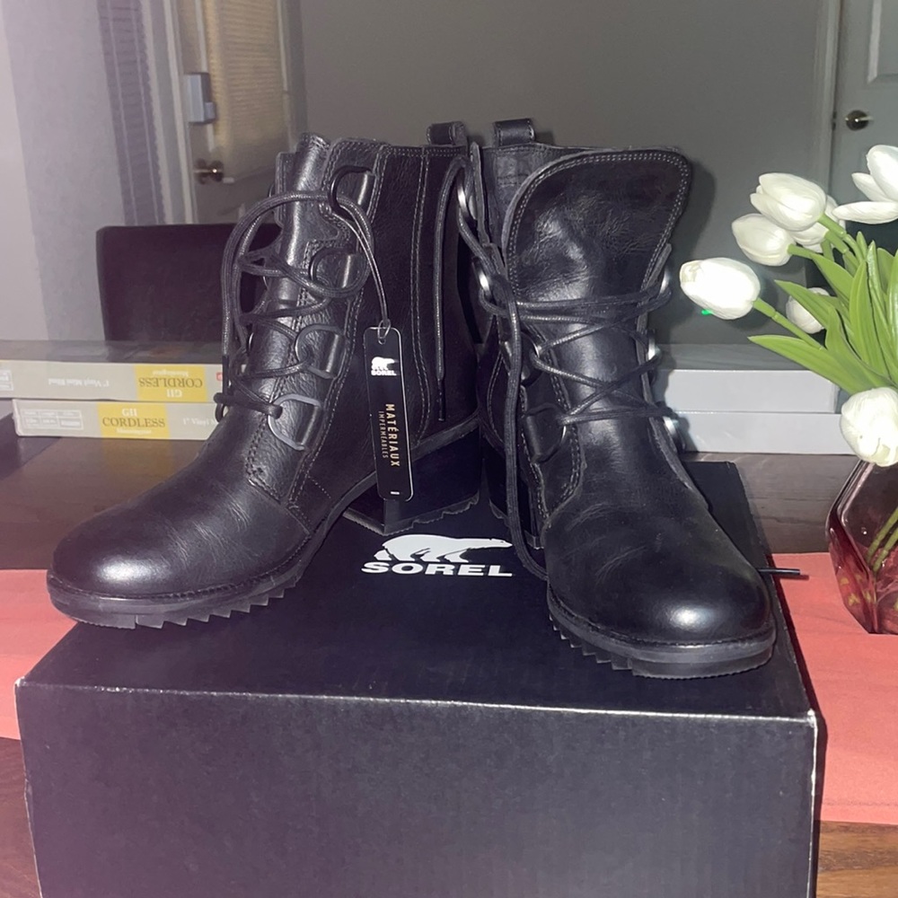 NWT Sorel Cate Lace Boots size 7.5